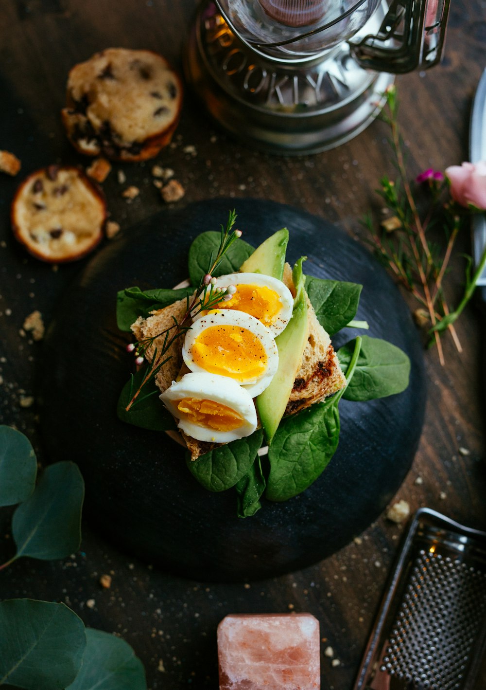 Avocado-Kräuterbrot